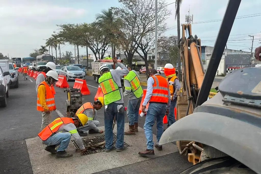 Piden concluir obra que dejaron ‘tirada’ en Av. Miguel Alemán de Veracruz
